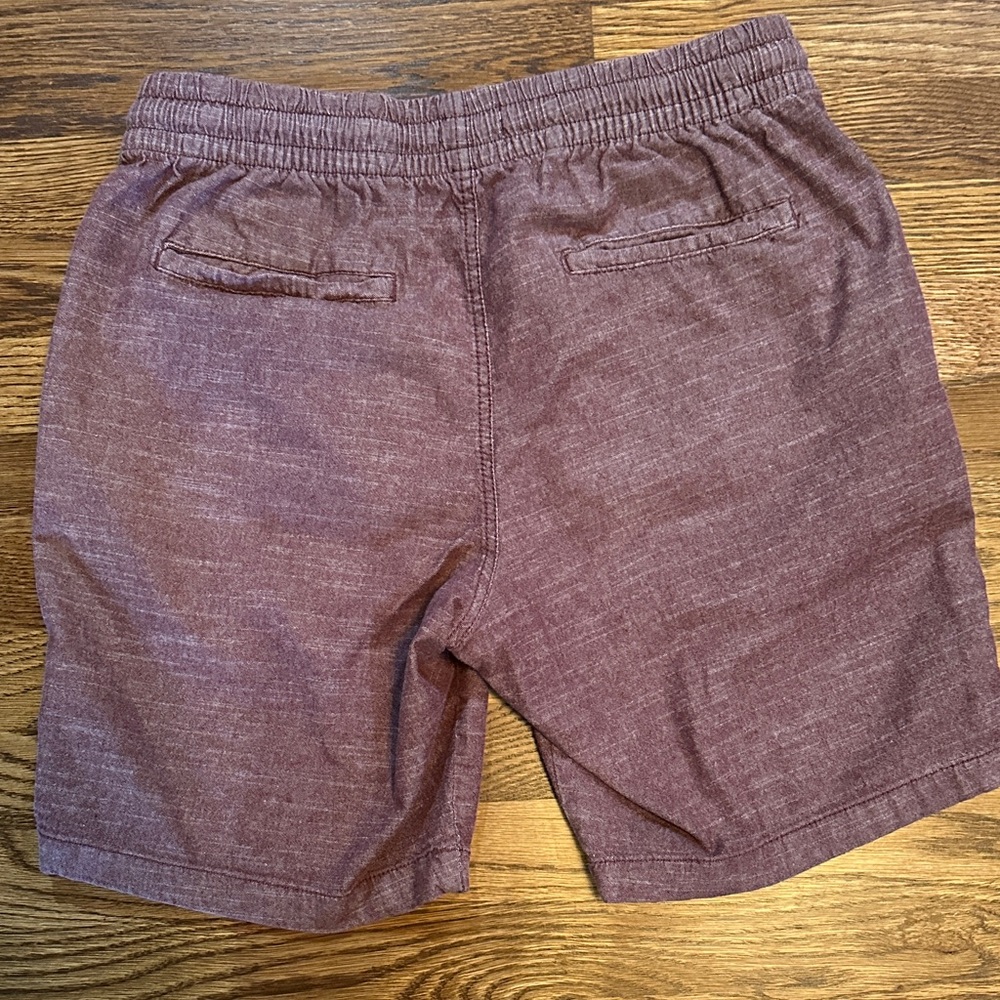 Old Navy Men's Athletic Shorts in Maroon - Picture 4 of 5